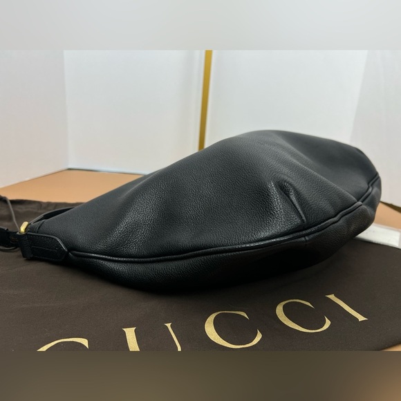 GUCCI Authentic.Half-Moon leather Bag with inspired vintage logo style. - Picture 8 of 16
